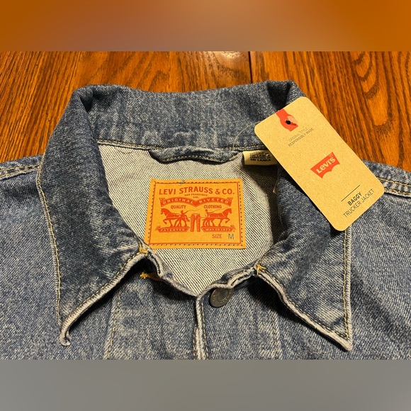 Levis Trucker Jacket Baggy SilverTab Denim - Size Mens Medium - New MSRP: $98 - Picture 3 of 4